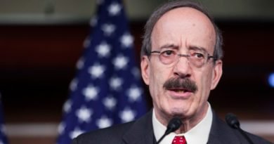 Top USA official pummels '