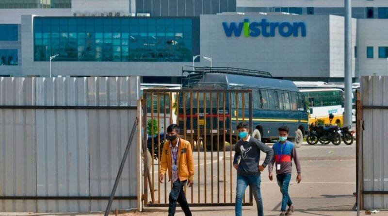 Apple bans new business