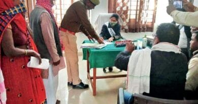 Akanksha challaned her father