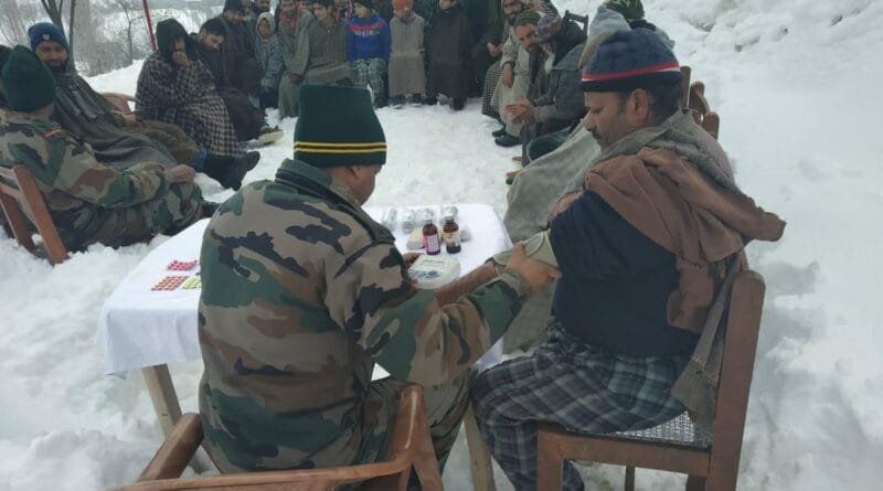 Army in Kashmir: Strike on terror in snow and army taking care of people, 100 military parties knocking in houses