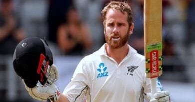 Kane Williamson smashes