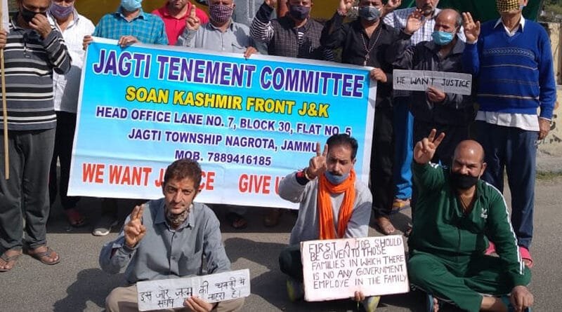 Kashmiri Pandits shout slogans