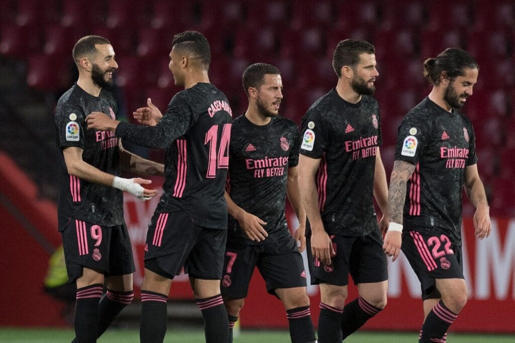 Real Madrid kept pressure on Atletico