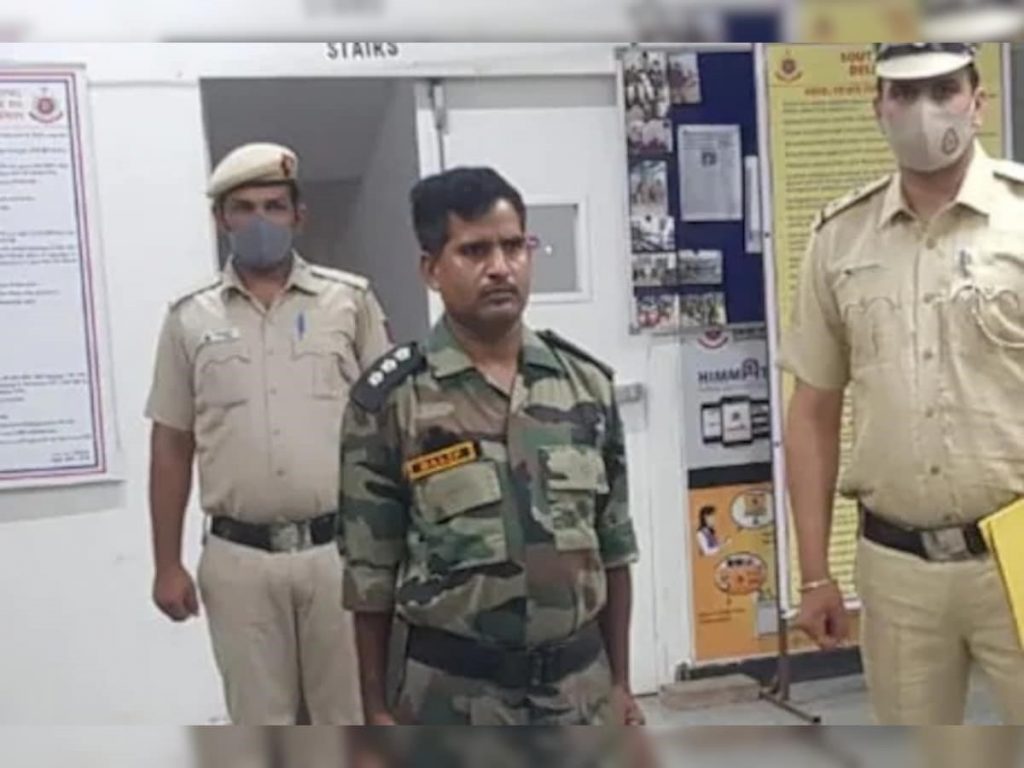Police arrested a fake army