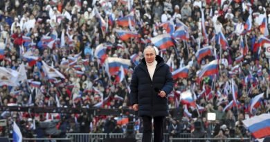Putin holds a huge rally