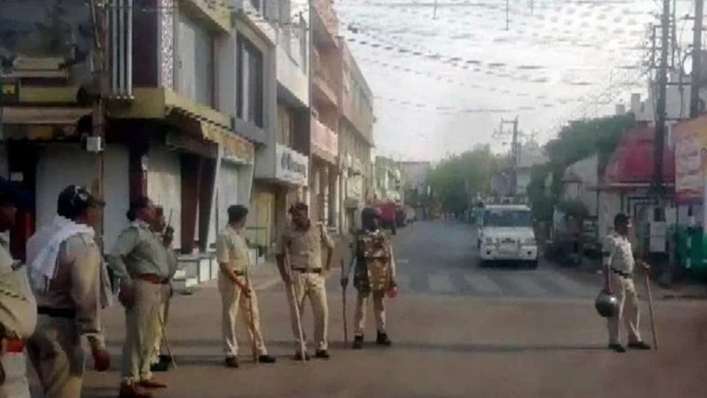 Complete curfew in Khargone