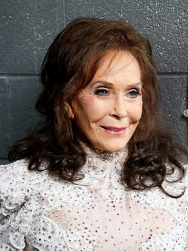 Loretta Lynn, passed away peacefully this morning