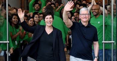Grand opening of Apple Store in Delhi