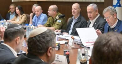 Negotiators Gather in Sharm El-Sheikh as Gaza Ceasefire Talks Continue Amid Ongoing Airstrikes